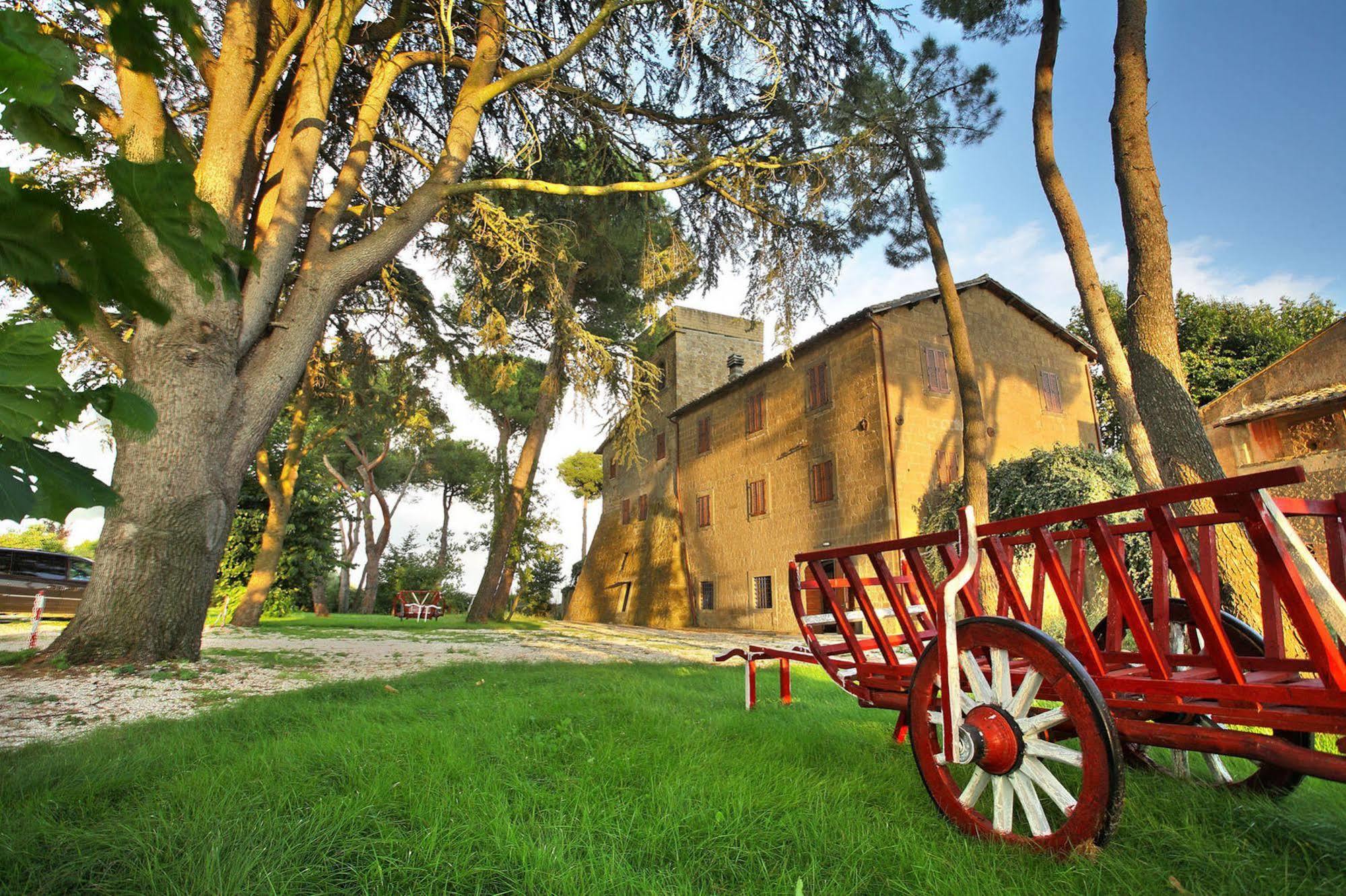 Aparthotel Antico Borgo La Commenda Montefiascone Exterior foto